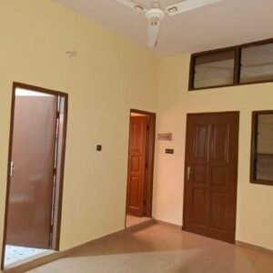 piece-wc-douche-cuisine-interne-et-un-petit-magasin-a-30-000-f-a-amandahome